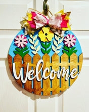Load image into Gallery viewer, Welcome Spring Door Hanger